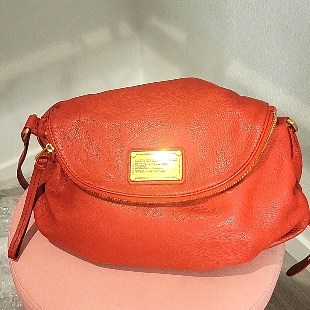 25. AUTHENTIC MARC BY MARC JACOBS